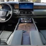 Lincoln Navigator-int